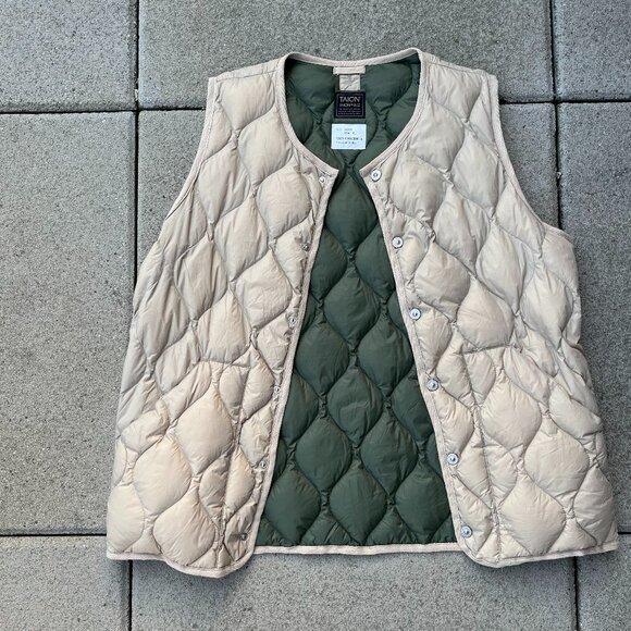 Taion Soft Shell Down Vest in Grey Beige - Picture 3 of 6